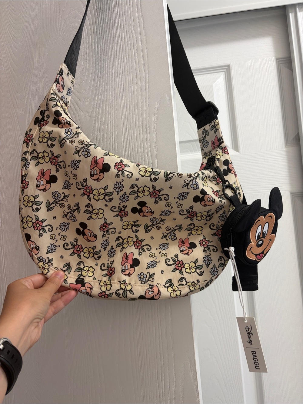 W/charm-Baggu medium crescent bag and charm Storybook floral Disney collab BNWT - Picture 5 of 11